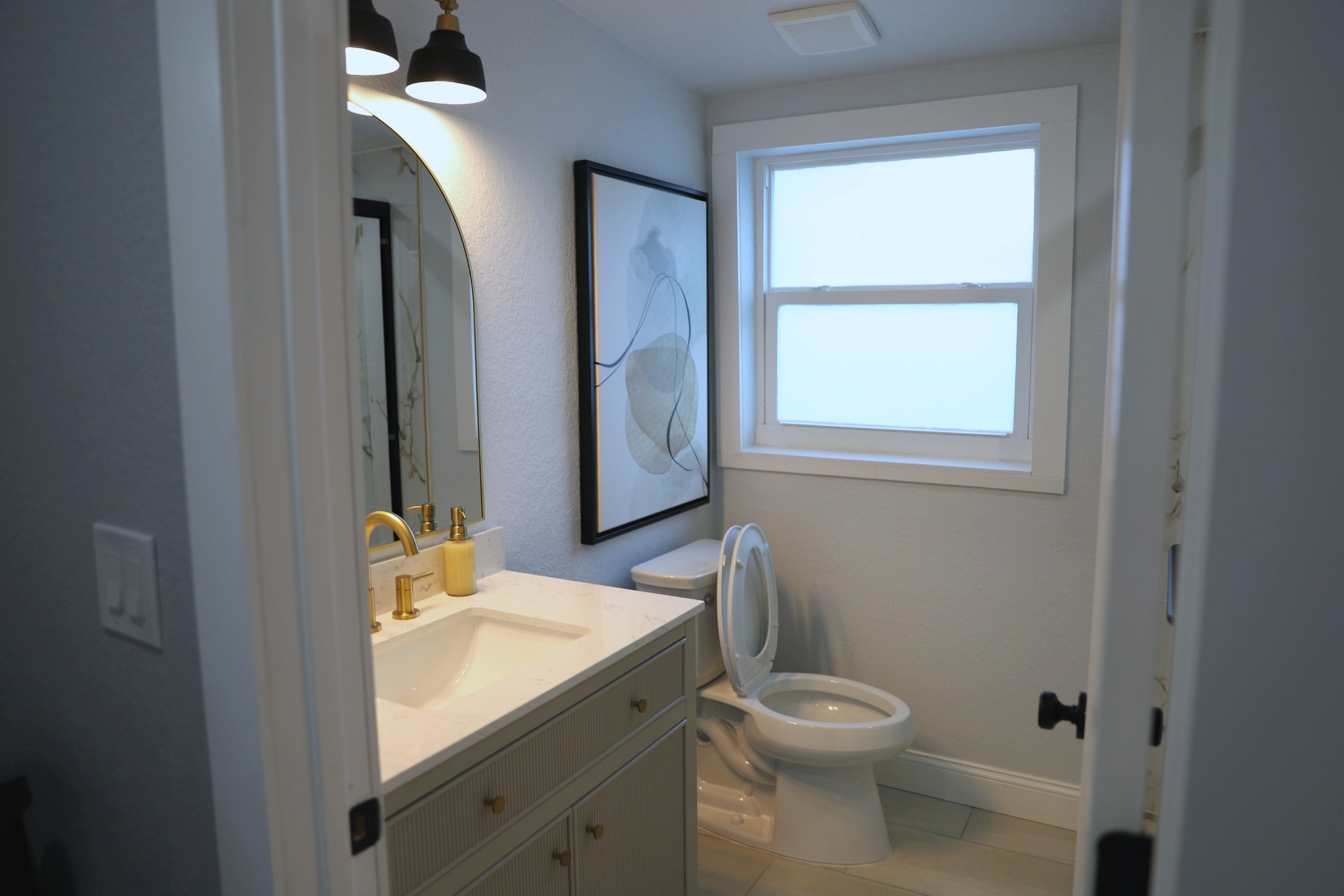 Unit B — Bathroom